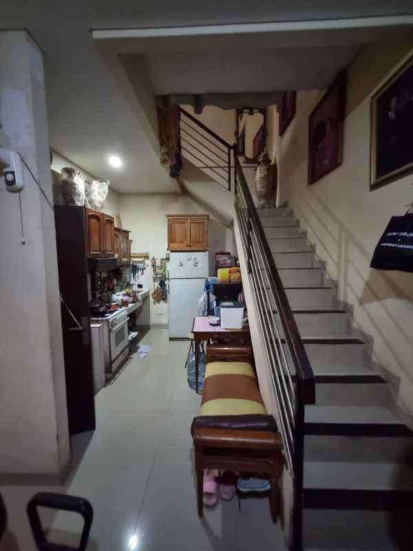 dijual rumah jln raya kukusan depok