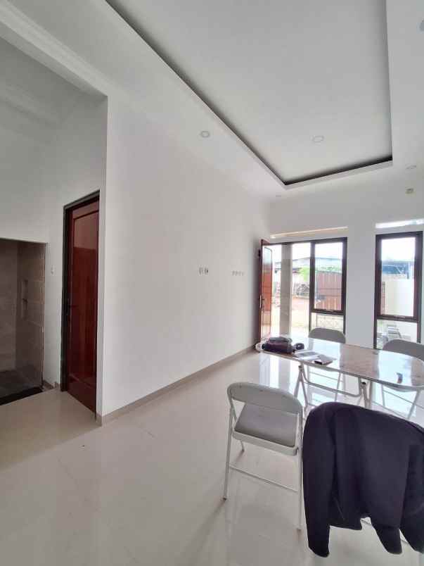 dijual rumah jln salak pamulang