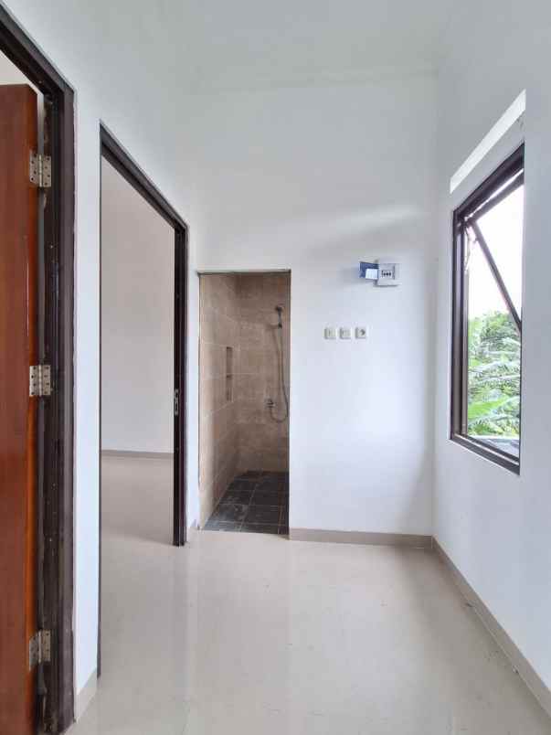 dijual rumah jln salak pamulang