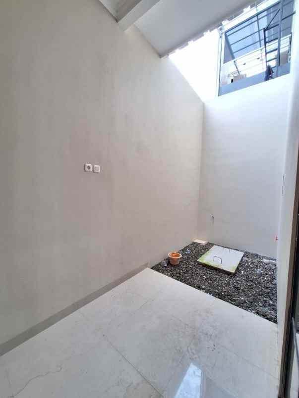 dijual rumah jln salak pamulang