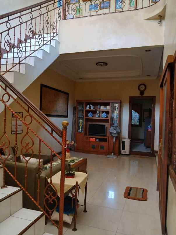 dijual rumah kalisari