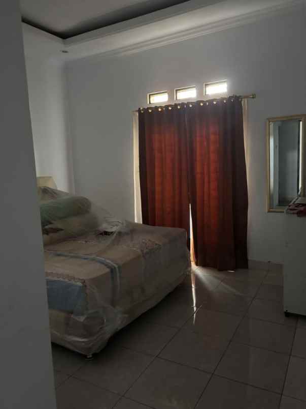 dijual rumah kampung bagus di pancoran mas depok
