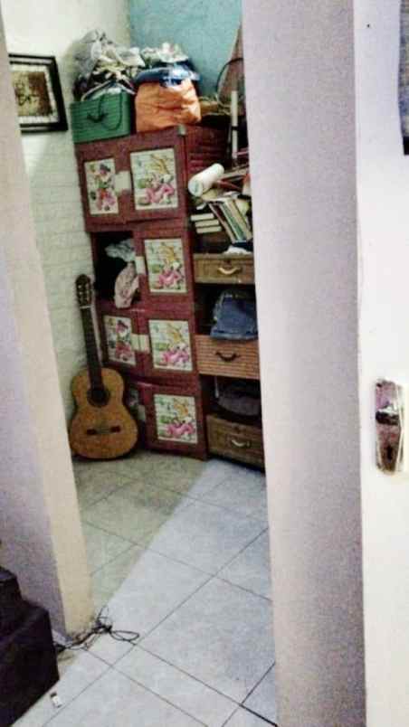 dijual rumah kampung bagus di pancoran mas depok