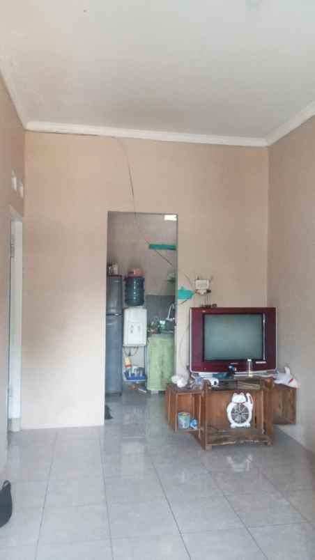 dijual rumah kampung bagus di pancoran mas depok