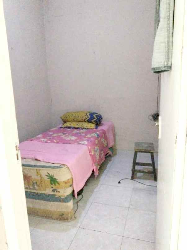 dijual rumah kampung bagus di pancoran mas depok