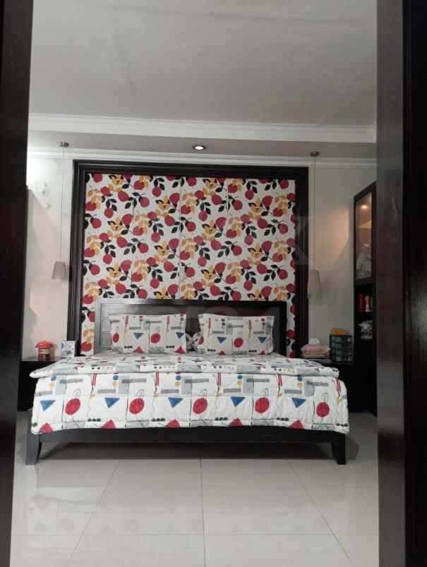 dijual rumah kayu putih