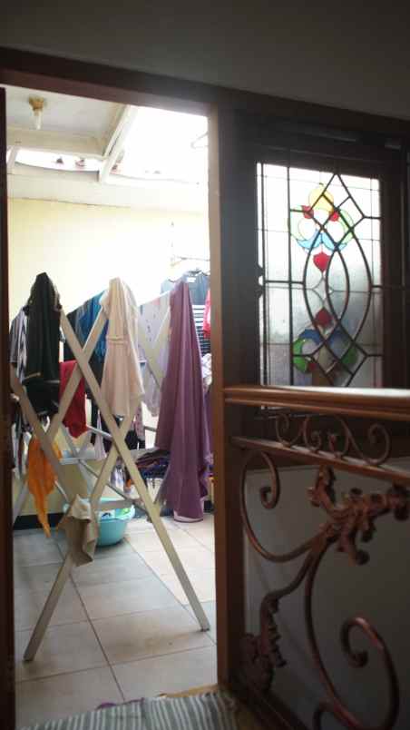 dijual rumah kayu putih