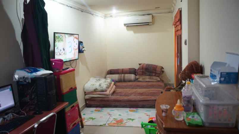 dijual rumah kayu putih