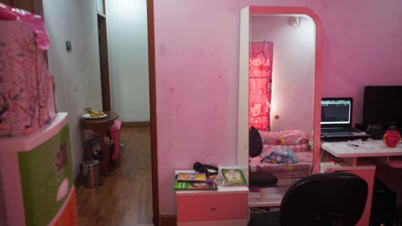 dijual rumah kayu putih