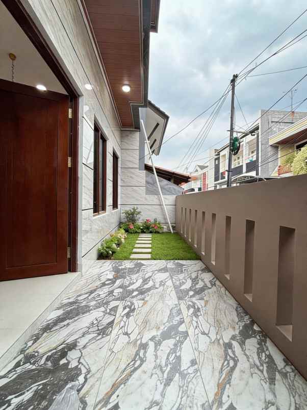 dijual rumah kayu putih jakarta timur