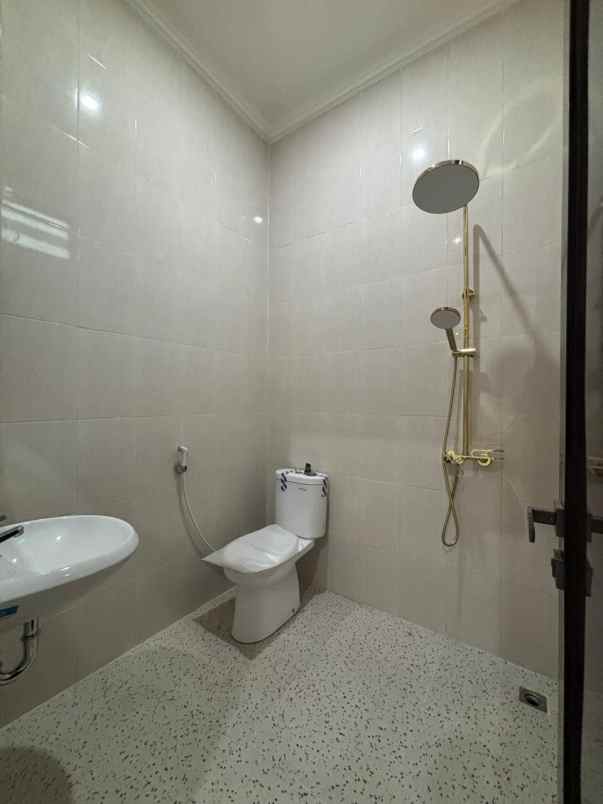 dijual rumah kayu putih jakarta timur