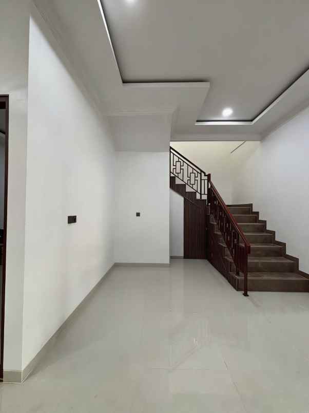 dijual rumah kayu putih jakarta timur