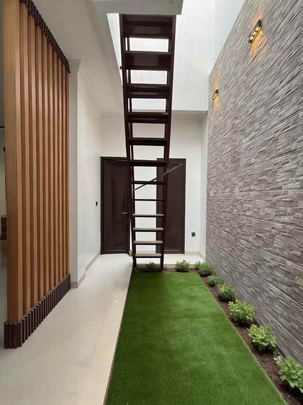 dijual rumah kayu putih jakarta timur