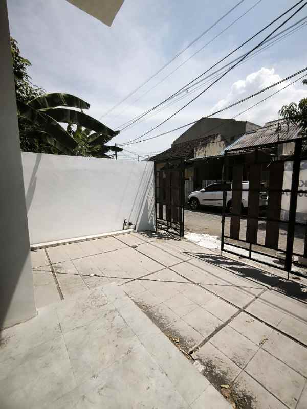 dijual rumah kebraon manis utara