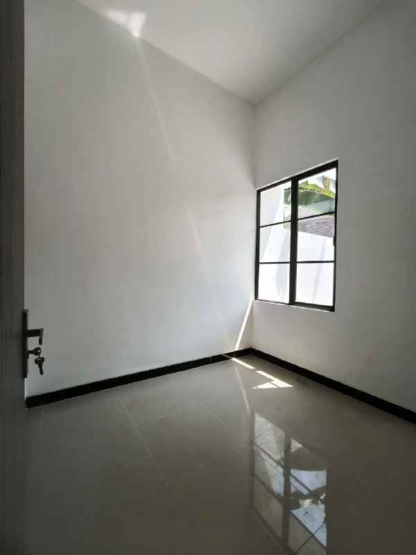 dijual rumah kebraon manis utara