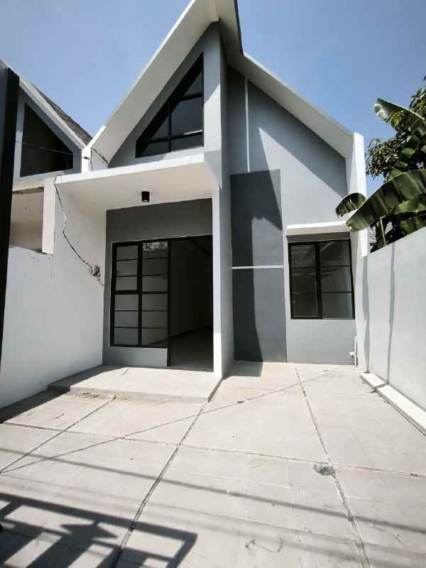 dijual rumah kebraon manis utara