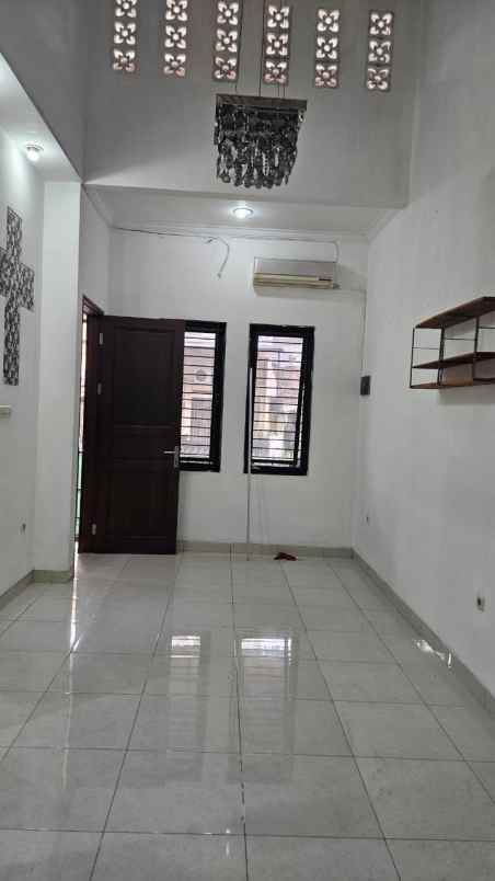 dijual rumah kelapa cengkir kelapa gading