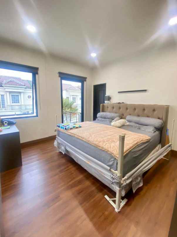 dijual rumah kelapa gading