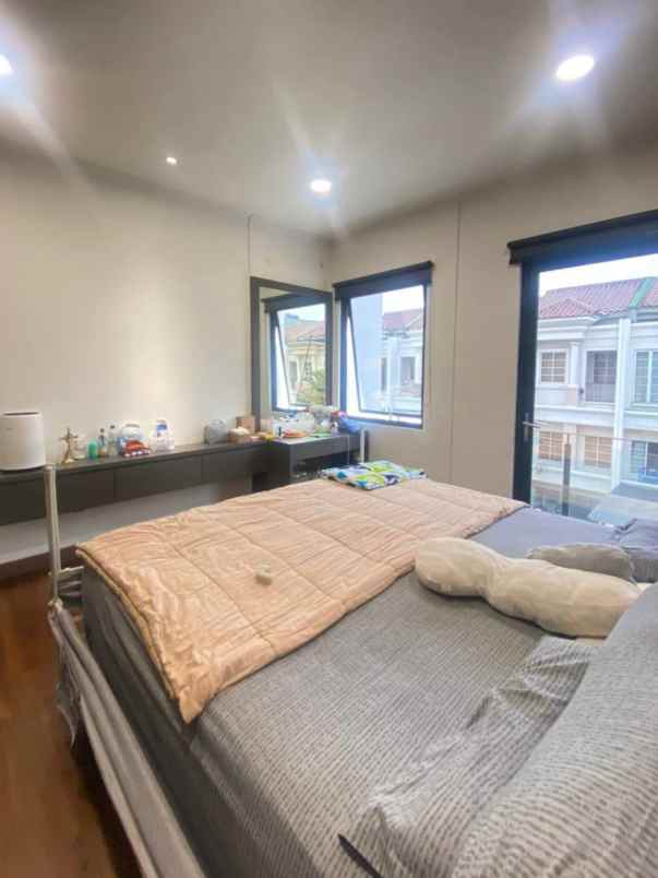 dijual rumah kelapa gading