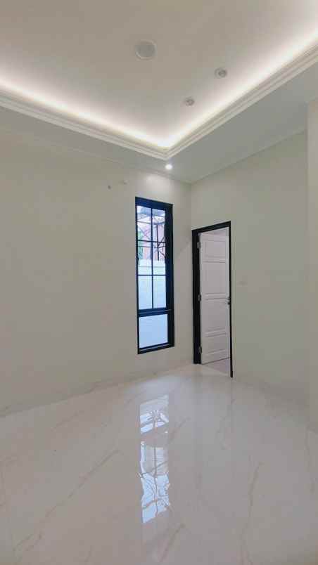 dijual rumah kencana loka bsd city tangsel