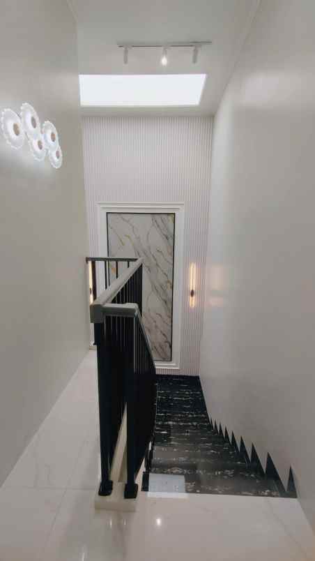 dijual rumah kencana loka bsd city tangsel