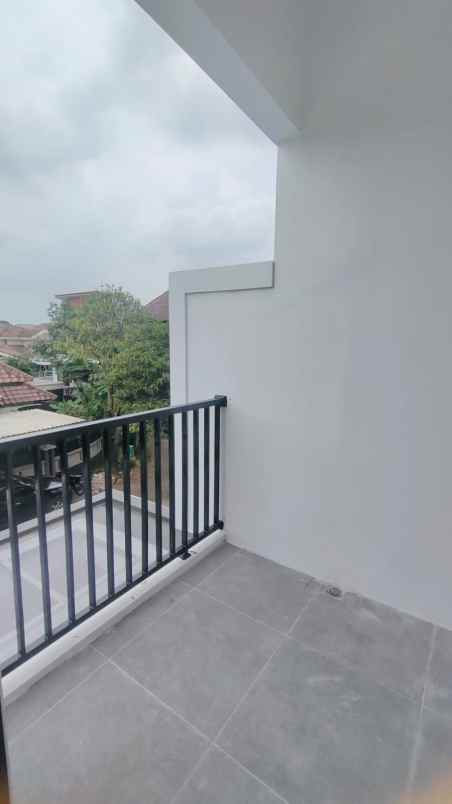 dijual rumah kencana loka bsd city tangsel