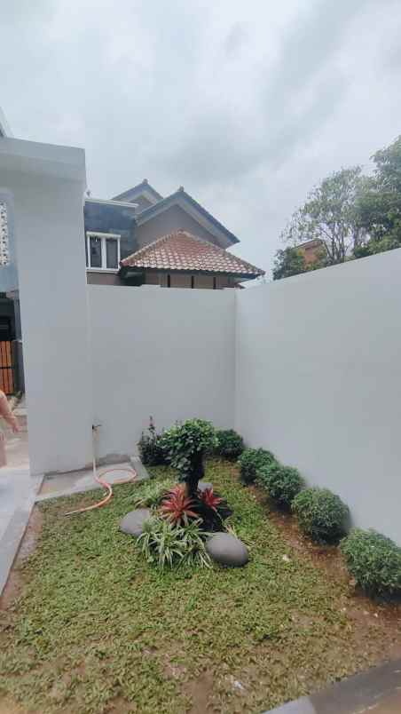 dijual rumah kencana loka bsd city tangsel