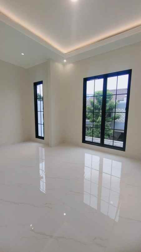 dijual rumah kencana loka bsd city tangsel