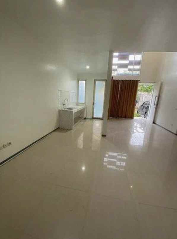 dijual rumah kingstown