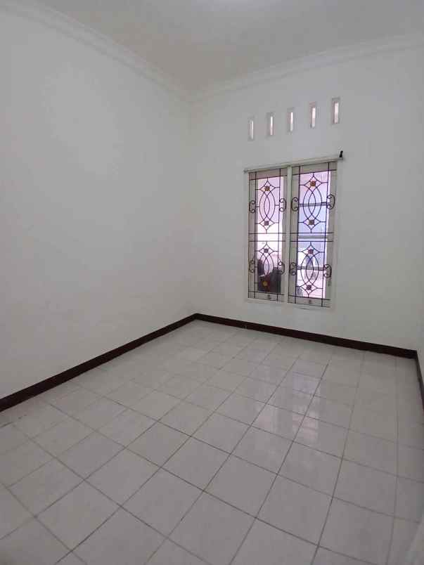dijual rumah kln raya tole iskandar depok