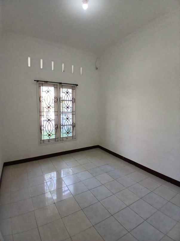 dijual rumah kln raya tole iskandar depok