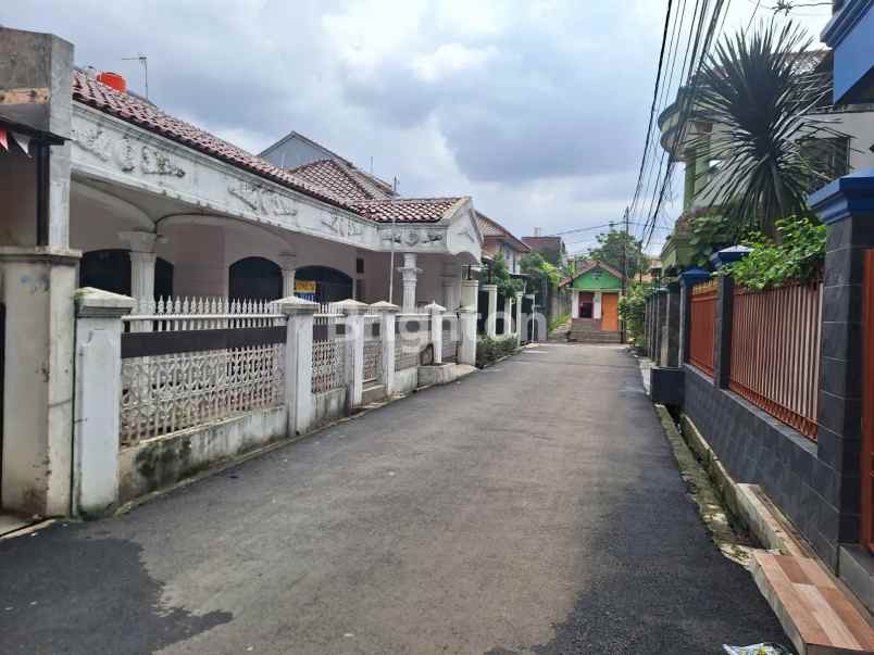 dijual rumah komplek bank dagang negara
