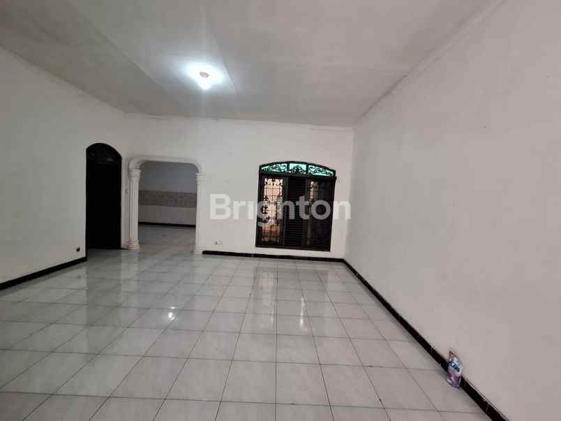 dijual rumah komplek bank dagang negara