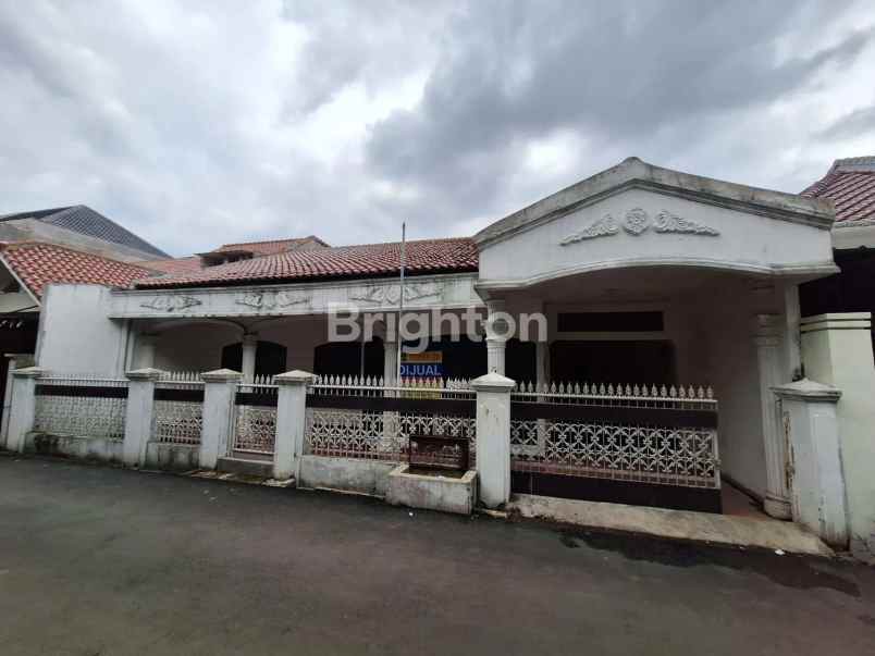 dijual rumah komplek bank dagang negara