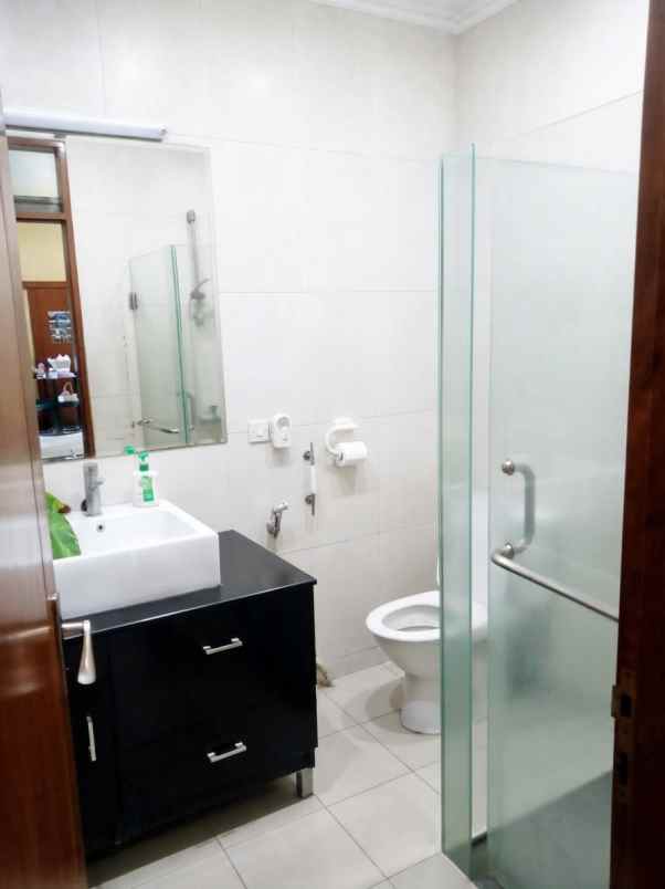 dijual rumah komplek batununggal indah