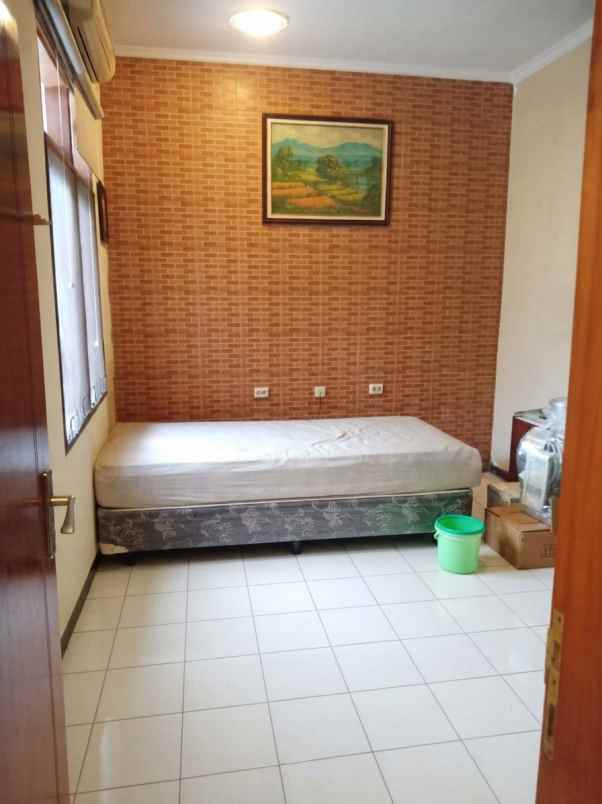 dijual rumah komplek batununggal indah