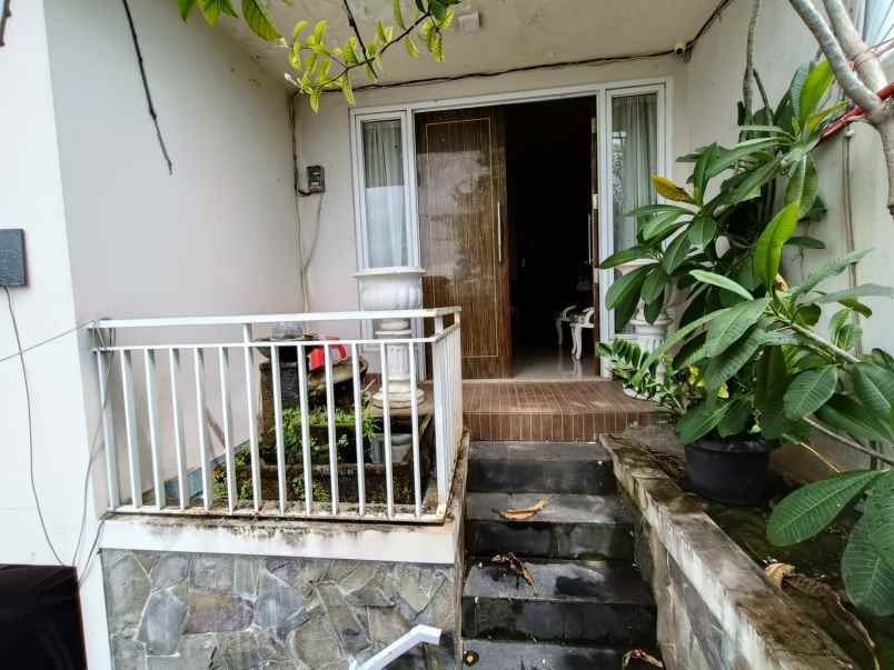 dijual rumah komplek billy moon