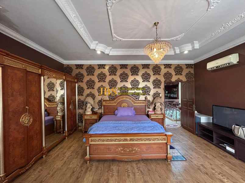 dijual rumah komplek griya riatur jalan