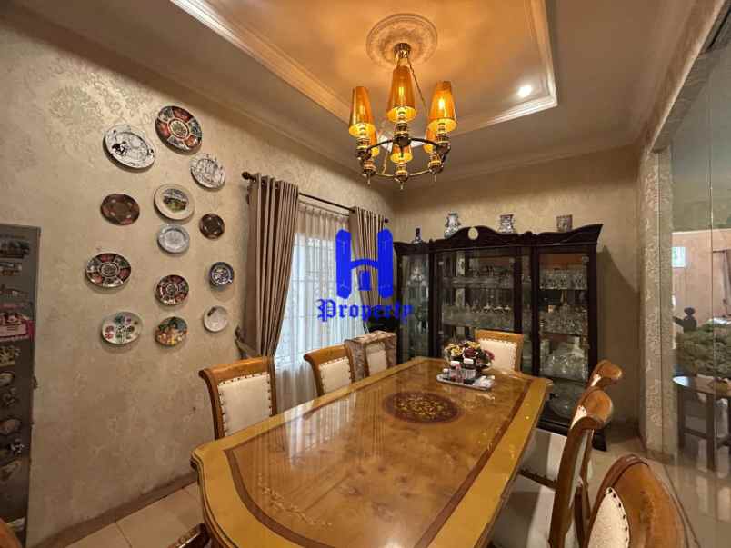 dijual rumah komplek griya riatur jalan