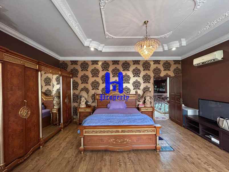 dijual rumah komplek griya riatur jalan