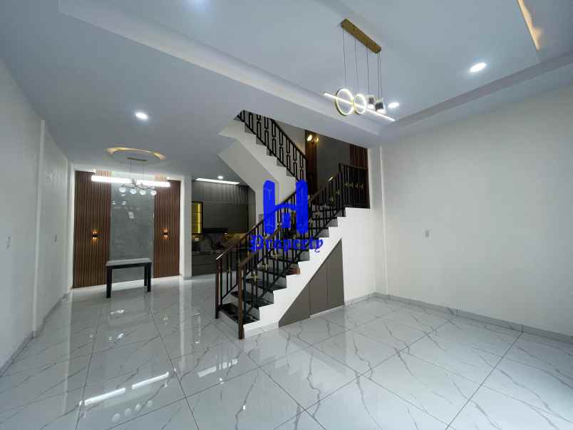 dijual rumah komplek kirribili jalan