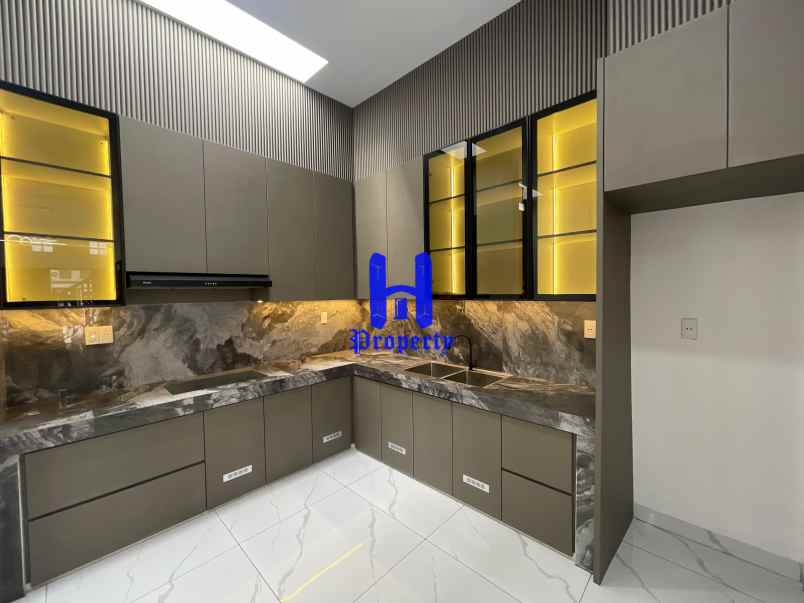 dijual rumah komplek kirribili jalan