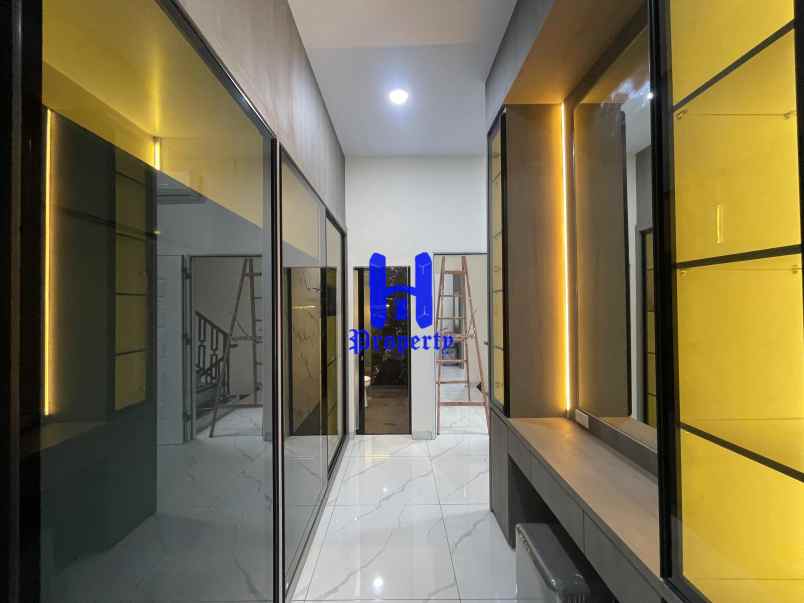 dijual rumah komplek kirribili jalan