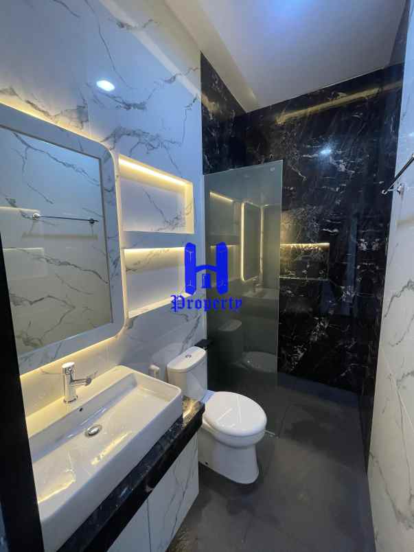 dijual rumah komplek kirribili jalan