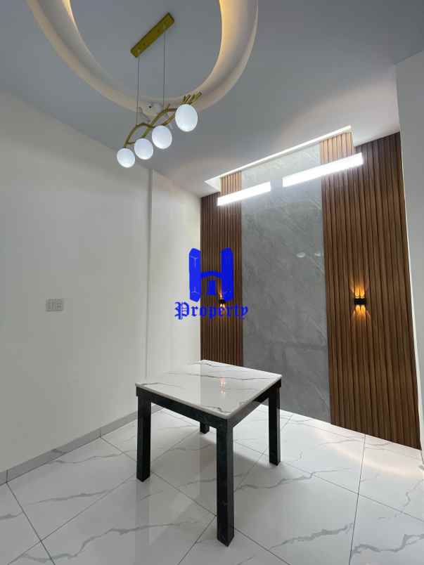 dijual rumah komplek kirribili jalan