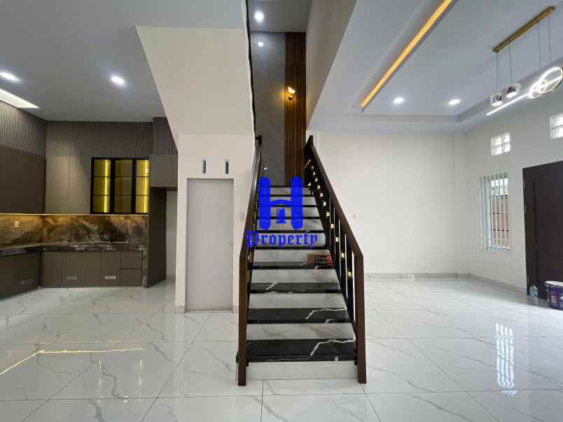 dijual rumah komplek kirribili jalan