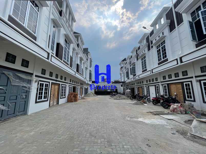 dijual rumah komplek kirribili jalan