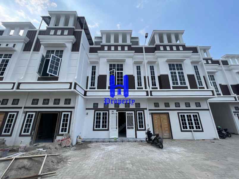 dijual rumah komplek kirribili jalan