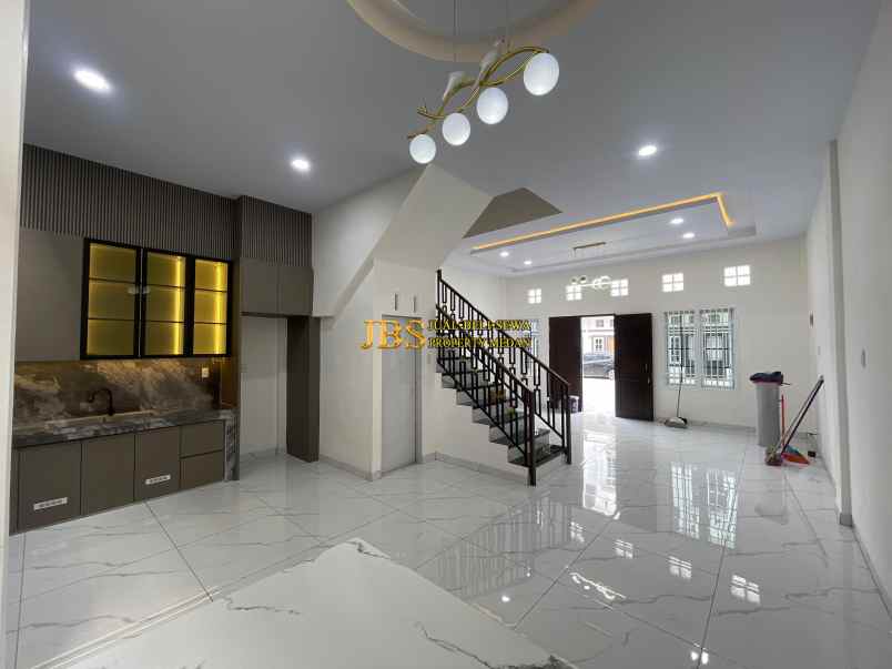 dijual rumah komplek kirribili jalan