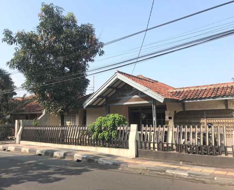 dijual rumah komplek margahayu raya